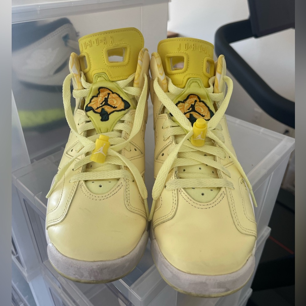 Air Jordan 6 yellow floral citron - size 6Y